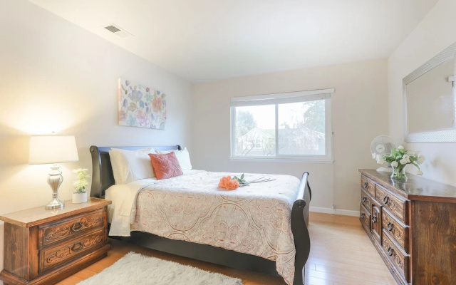 2 Bedrooms Comfort room with balcony