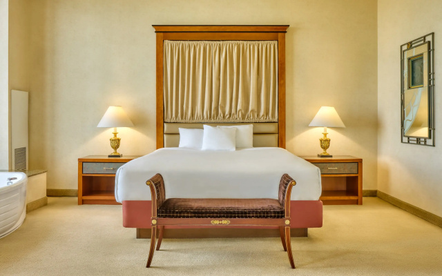 1 Bedroom High Floor Double Suite with strip view