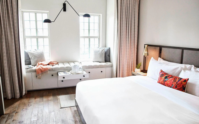 Standard Double room with city view