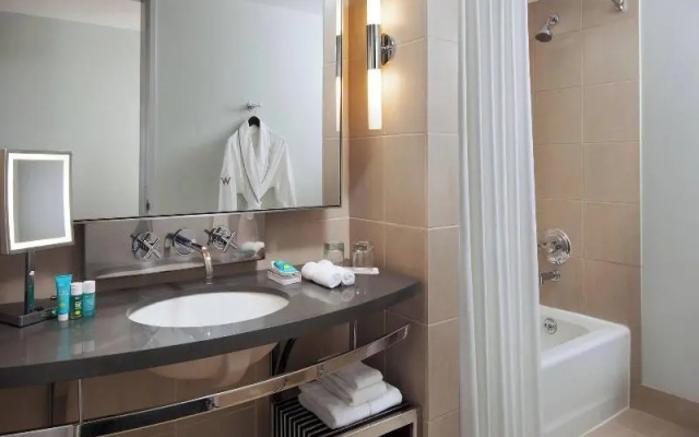Deluxe Quadruple room with city view