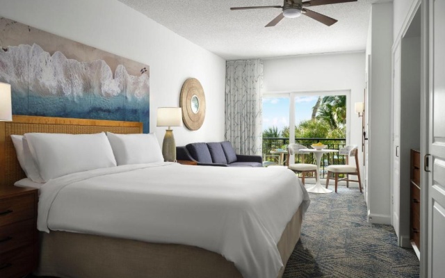 Standard room with partial ocean view