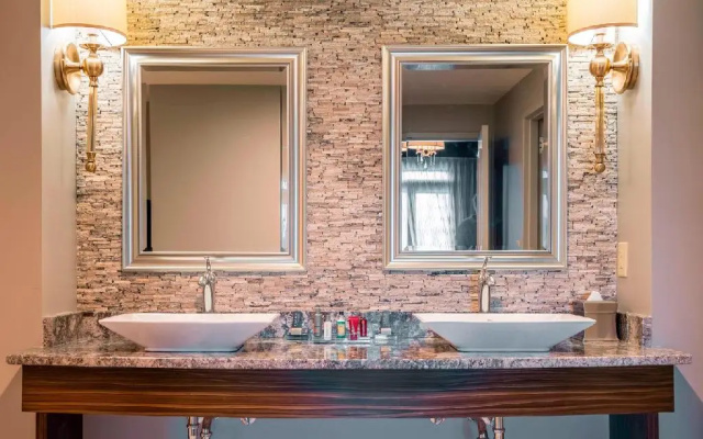 1 Bedroom Presidential Double Suite with balcony