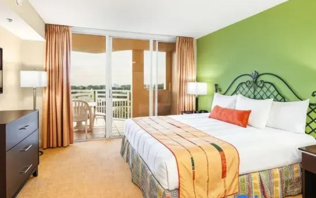 Suite with pool view