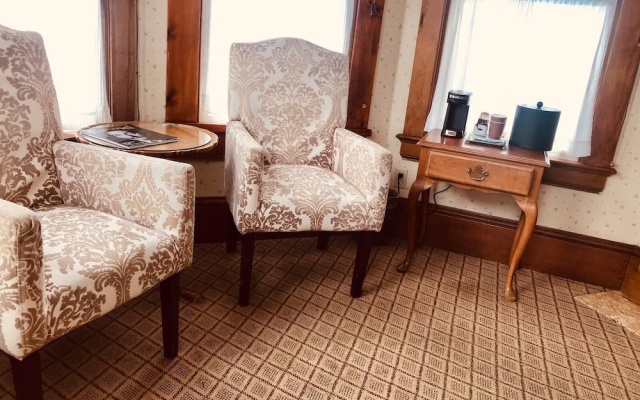Executive Double Suite with partial ocean view