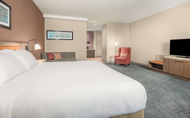 Deluxe Mobility Accessible with Roll-In Shower Double room with city view