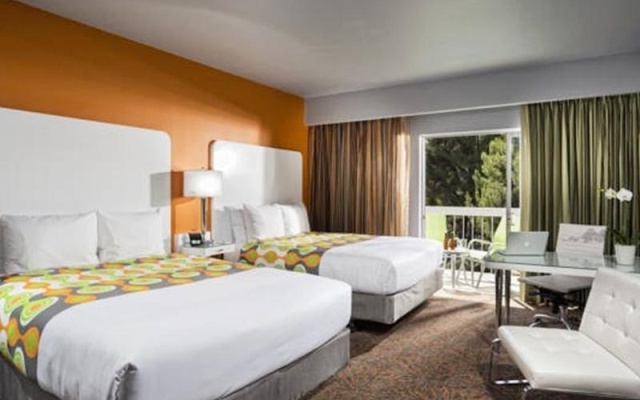 Standard Double room with city view