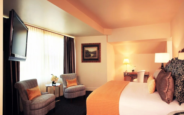 2 Bedrooms Suite with balcony