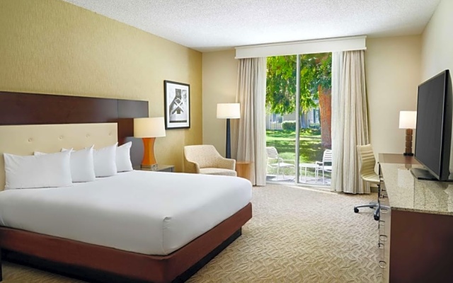 Standard room with pool view