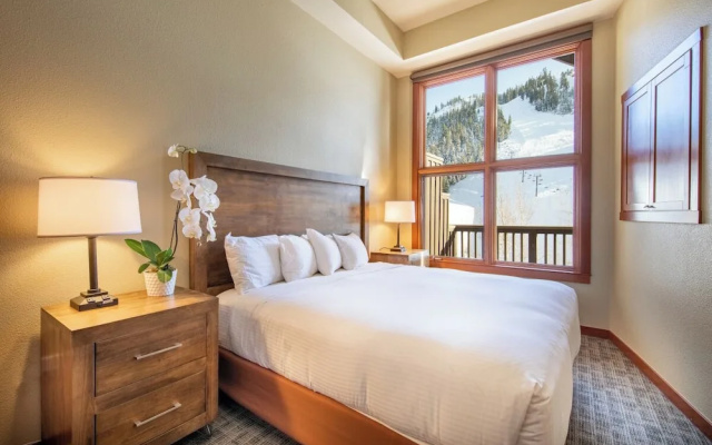 2 Bedrooms Premier room with balcony and with mountain view