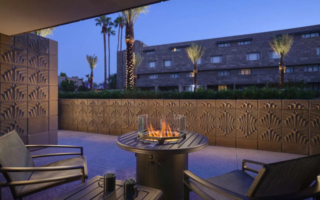 Resort Firepit room