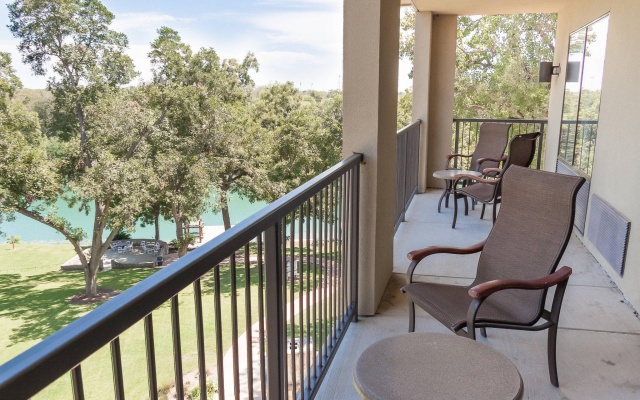 2 Bedrooms Double Suite with river view