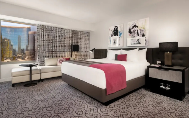 Ultra Hip Double room with pool view