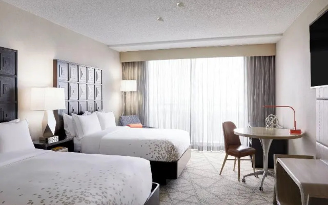 Standard Quadruple Club room with city view