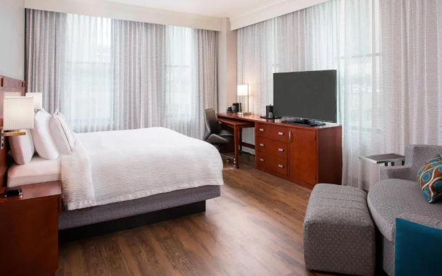 Standard room with street view