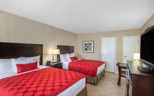 Standard Quadruple room with street view
