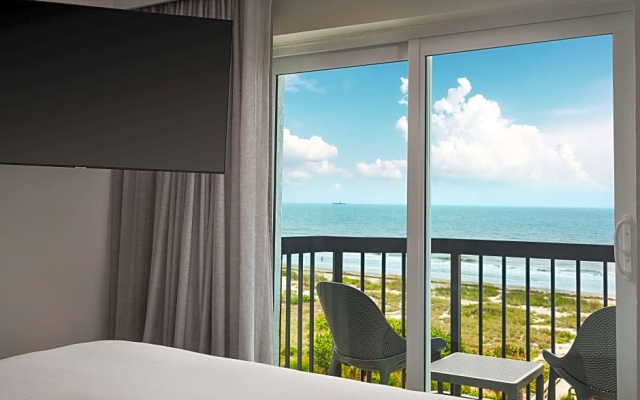 Two-room Double Suite with balcony and oceanfront