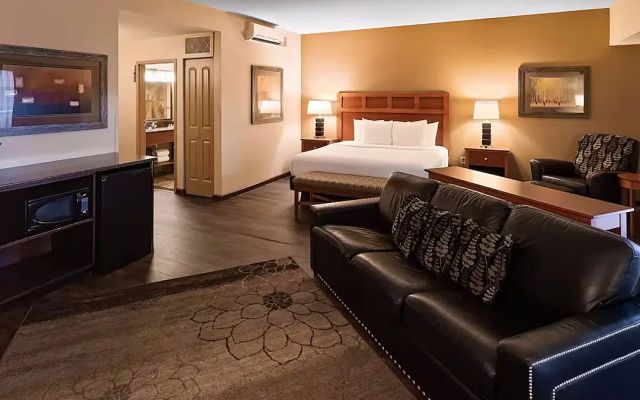 Deluxe Suite with pool view