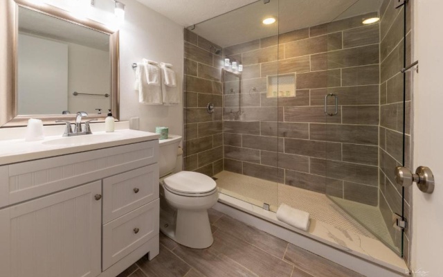 Suite with pool view