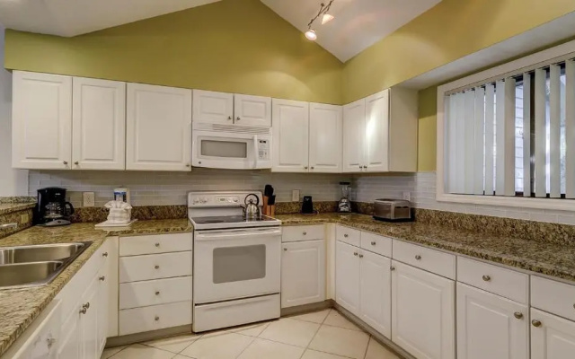 2 Bedrooms Villa