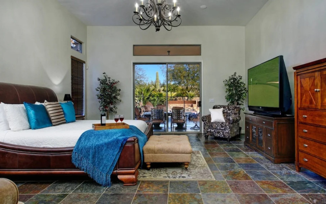 6 Bedrooms Studio with balcony