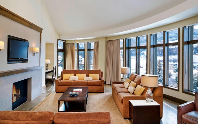 3 Bedrooms Luxury Suite with balcony
