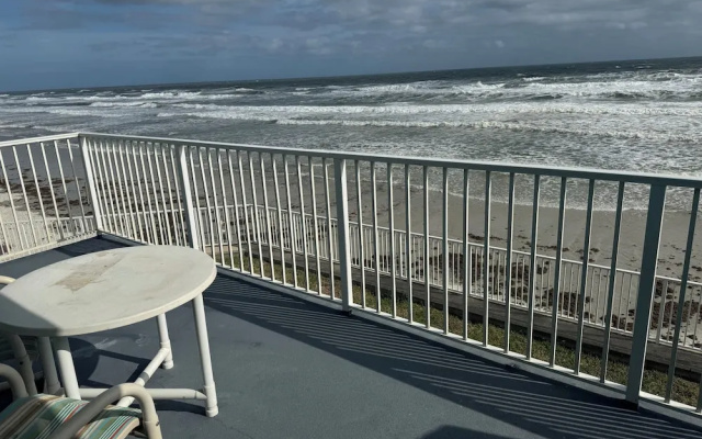 Standard Family room with balcony and beachfront