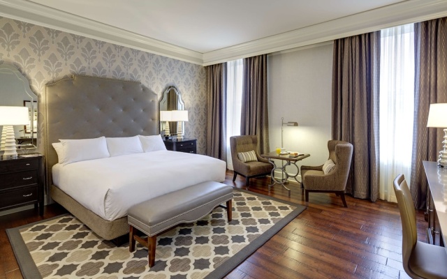 Luxury Double Club room with water view