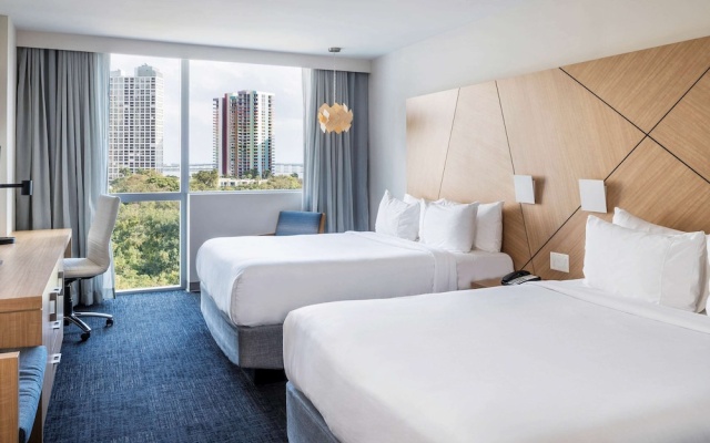 Superior Mobility Accessible City and Park View Quadruple room