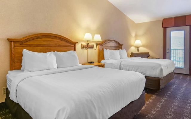 Standard Quadruple room with balcony and with river view