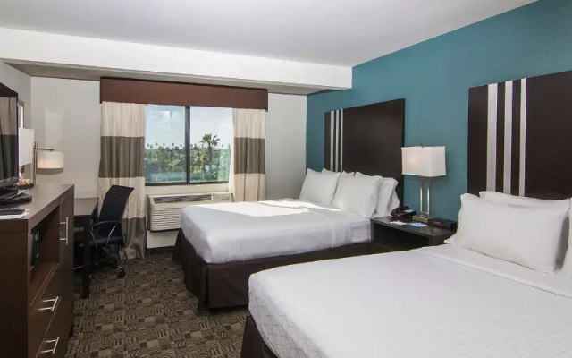 Standard Quadruple room with view