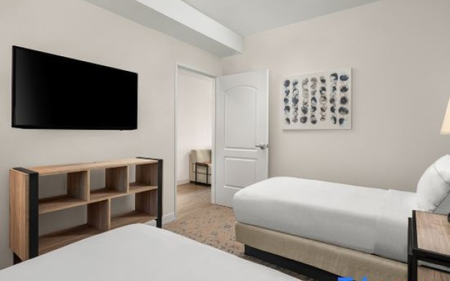 2 Bedrooms Quadruple Suite with balcony