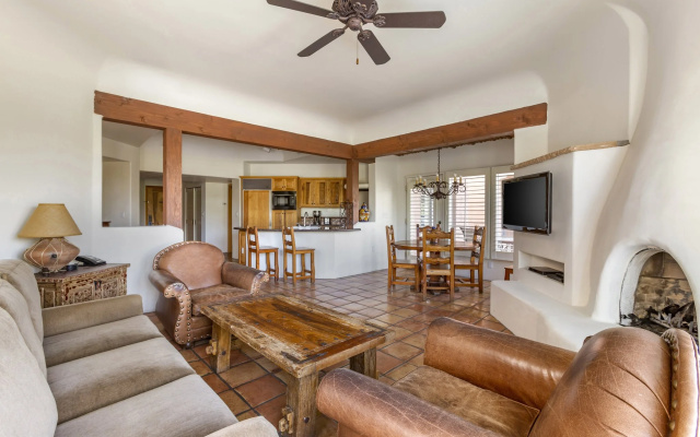 2 Bedrooms Suite with balcony and with mountain view