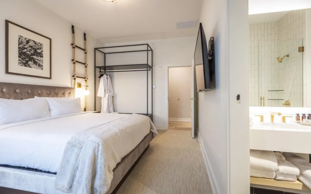 Deluxe Suite