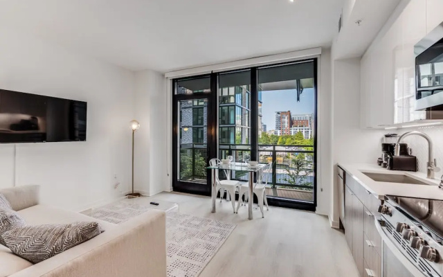 1 Bedroom Luxury Apartment with balcony