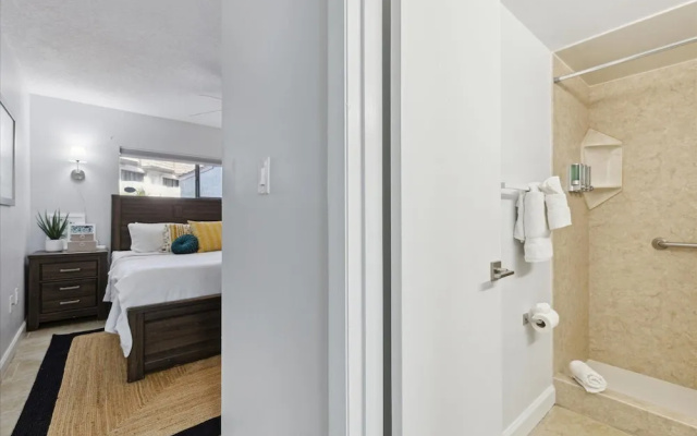 2 Bedrooms Deluxe Basement room with pool view
