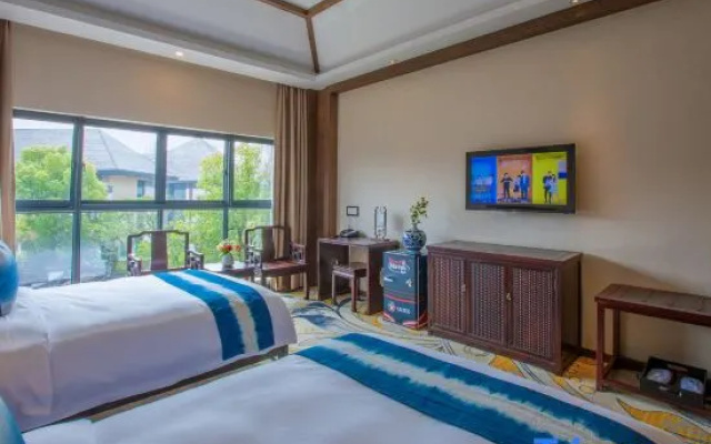 Standard Twin room with garden view