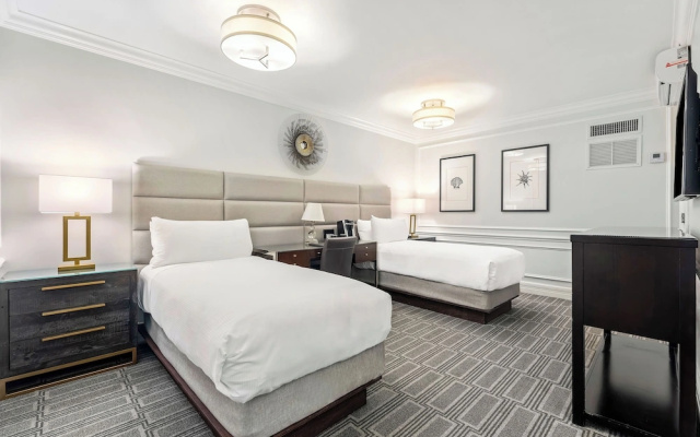 Superior Twin room with pool view