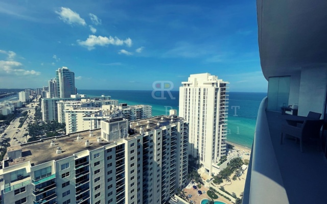 1 Bedroom Apartment with partial sea view