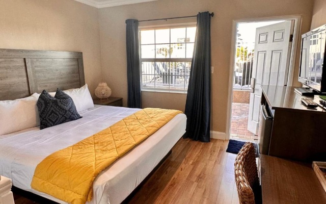 Standard room with pool view