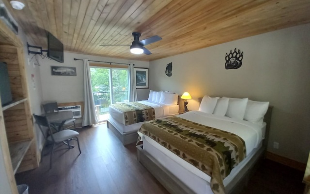 Deluxe Quadruple room with balcony
