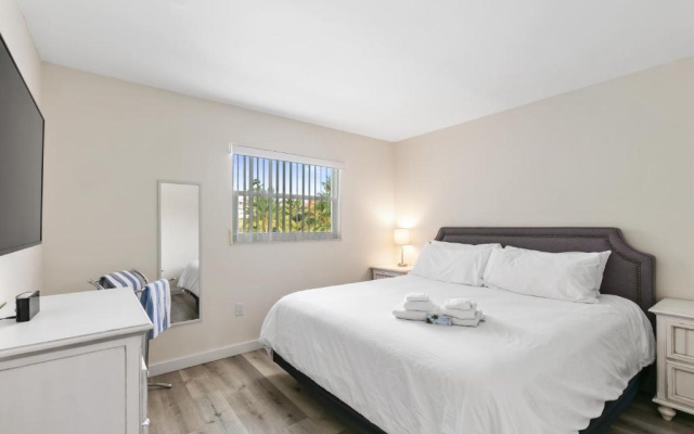 Standard room with pool view
