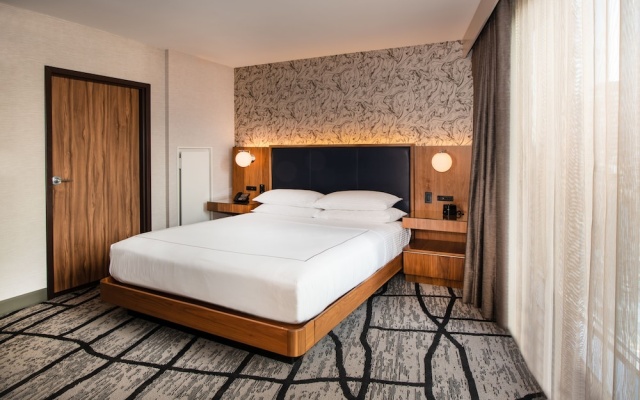 Mobility Accessible with Roll-in Shower Double room