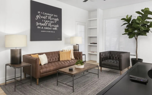 3 Bedrooms Standard Family room with balcony