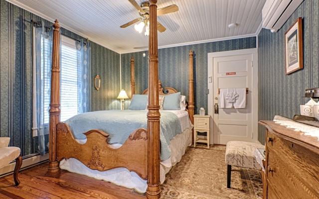 Standard room with balcony and with city view