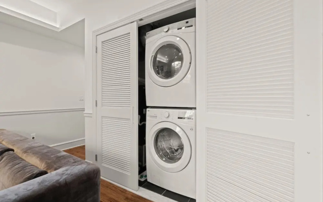 2 Bedrooms Luxury Apartment with city view