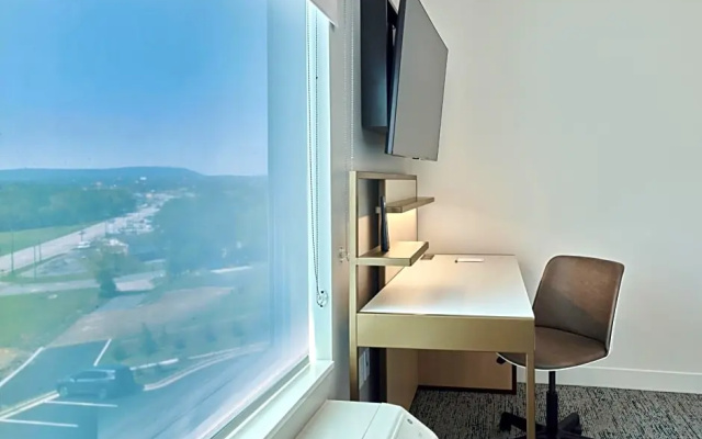 1 Bedroom Double Suite with mountain view