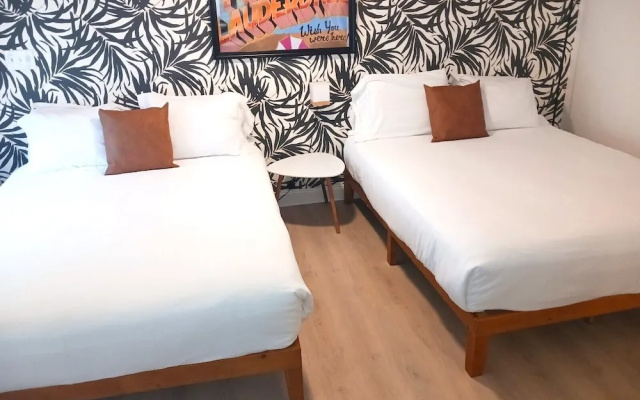Standard Quadruple room with pool view