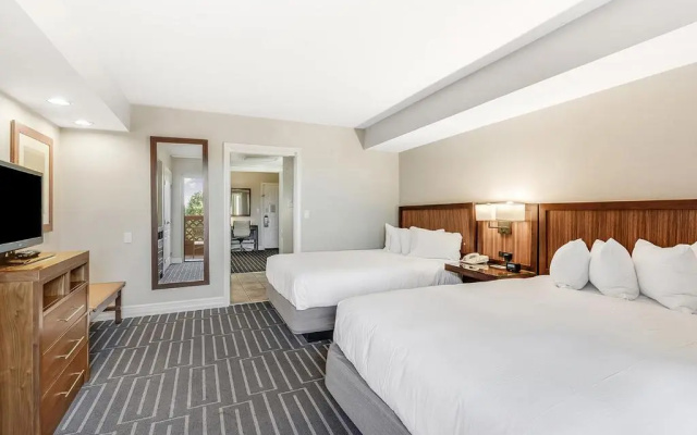 1 Bedroom Poolside with Sofa Bed Twin Suite