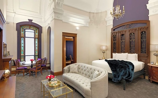 Deluxe Suite