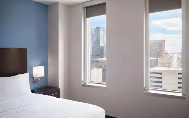 Suite with city view